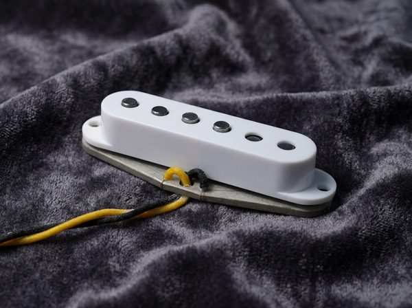 Flashback guitar pickup by Wolfetone